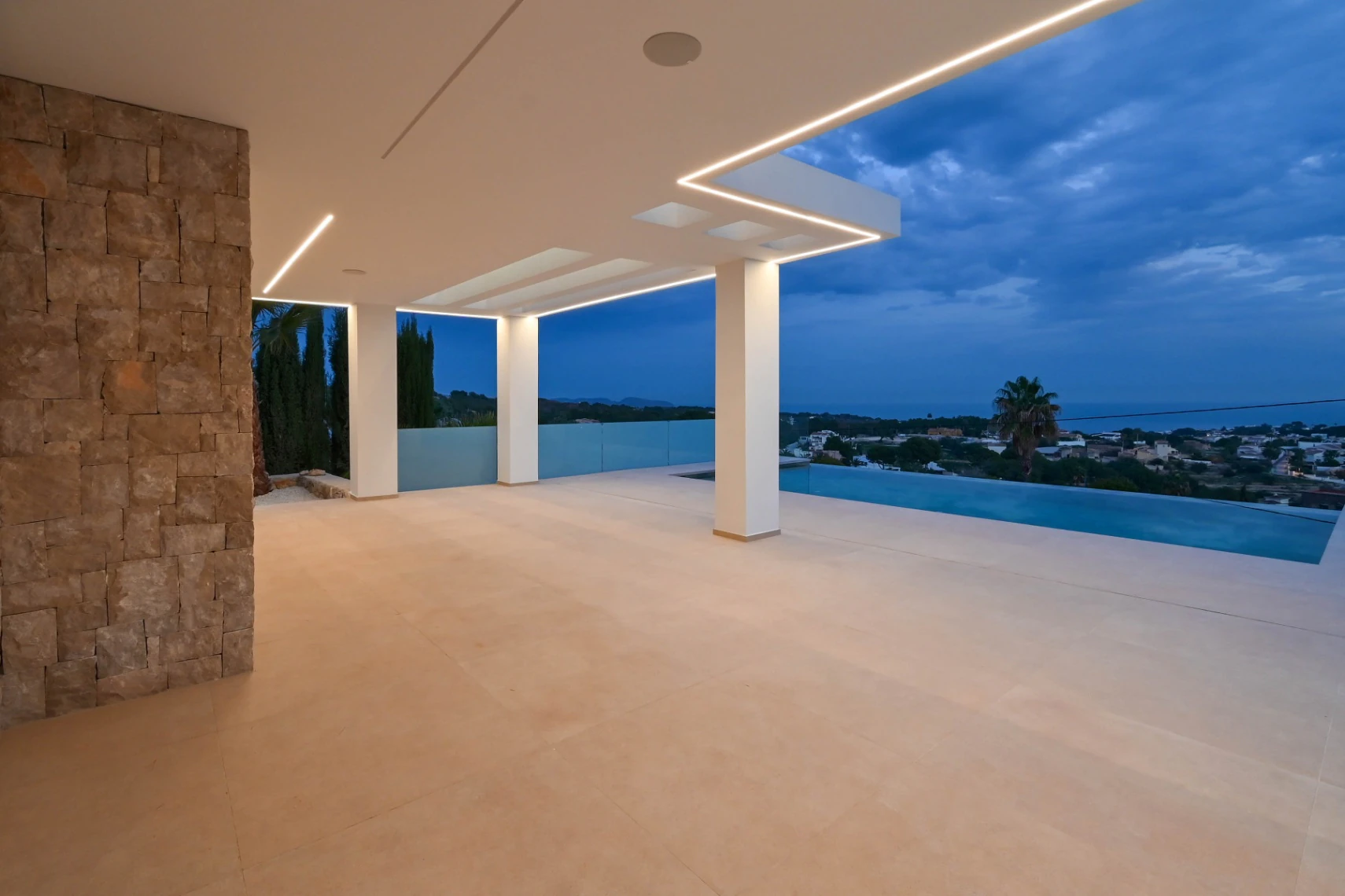Nieuwe villa met panoramisch uitzicht op zee van Calpe tot Moraira