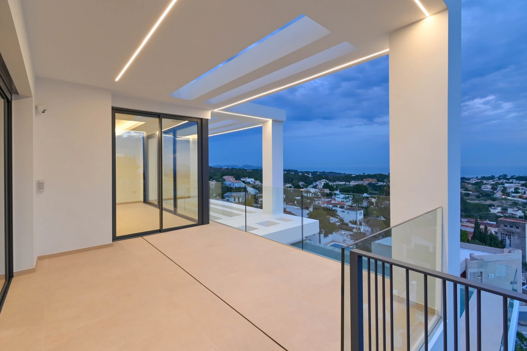 Nieuwe villa met panoramisch uitzicht op zee van Calpe tot Moraira