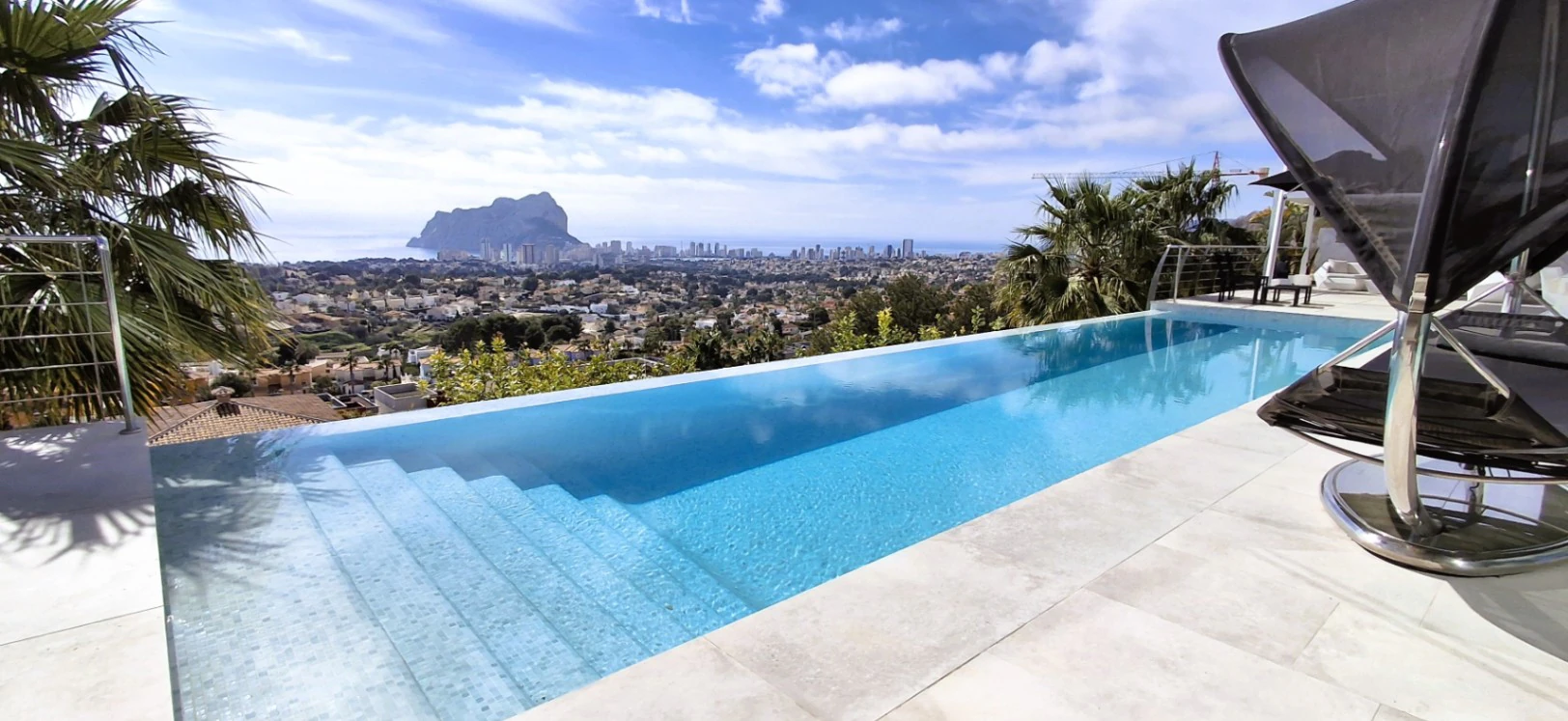 LUKSUSOWA WILLA Z PANORAMICZNYM WIDOKIEM NA MORZE I PEÑÓN DE IFACH W CALPE