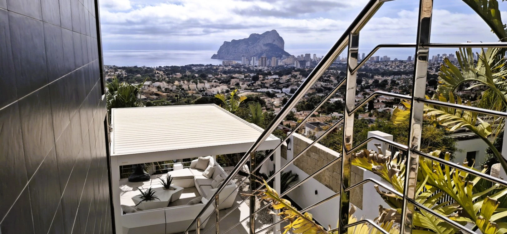 LUKSUSOWA WILLA Z PANORAMICZNYM WIDOKIEM NA MORZE I PEÑÓN DE IFACH W CALPE