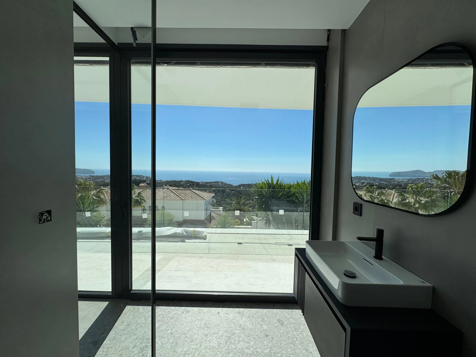 A CONTEMPORARY JEWEL BETWEEN SKY AND SEA