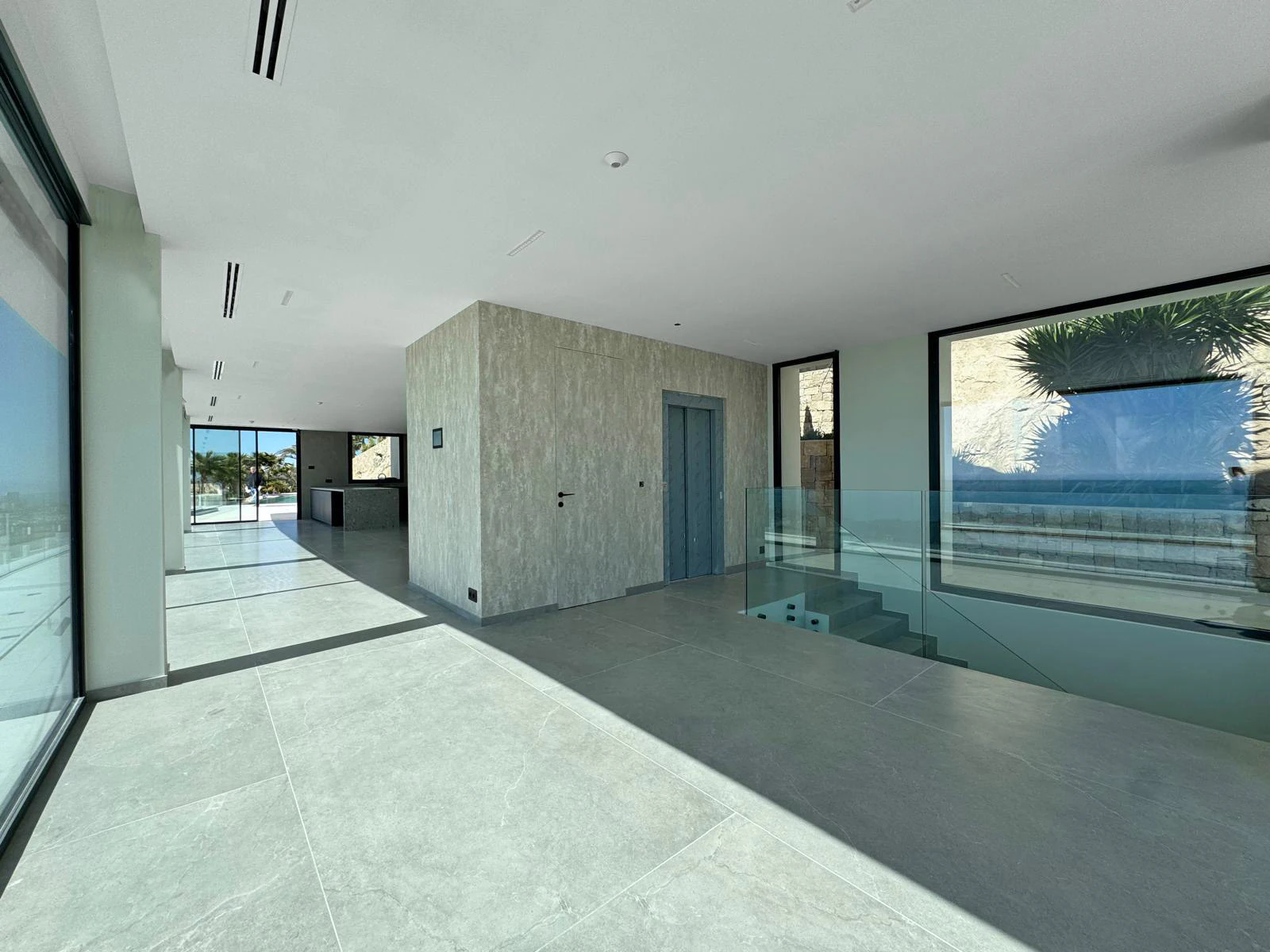 A CONTEMPORARY JEWEL BETWEEN SKY AND SEA