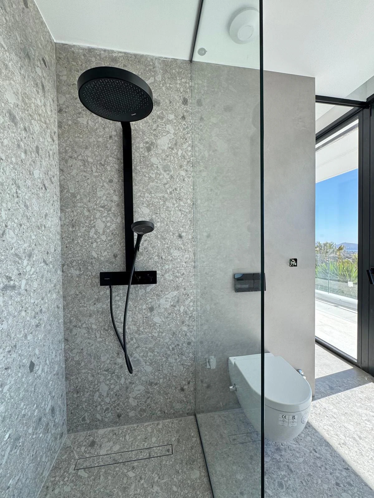 A CONTEMPORARY JEWEL BETWEEN SKY AND SEA
