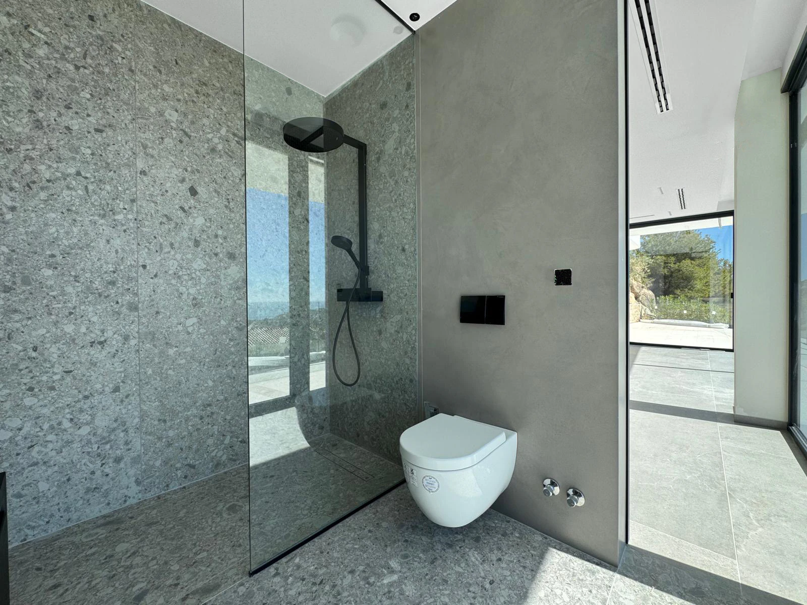 A CONTEMPORARY JEWEL BETWEEN SKY AND SEA