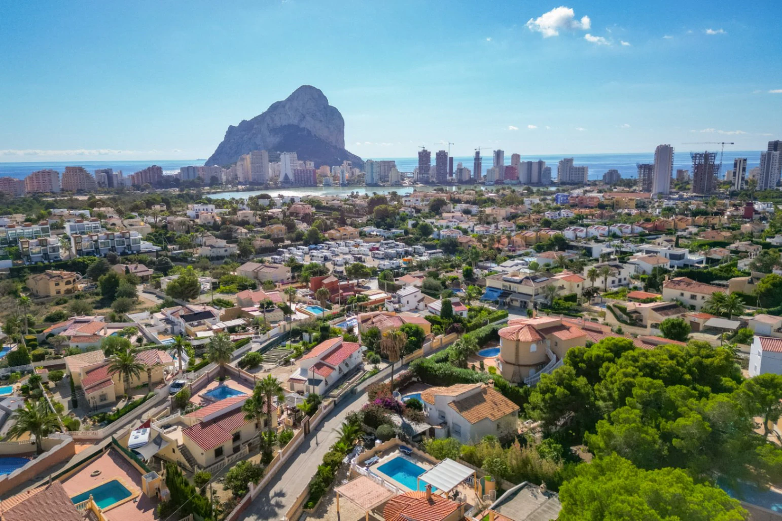 CHALET CON VISTAS AL PEÑÓN DE IFACH Y A UN PASO DEL CENTRO DE CALPE