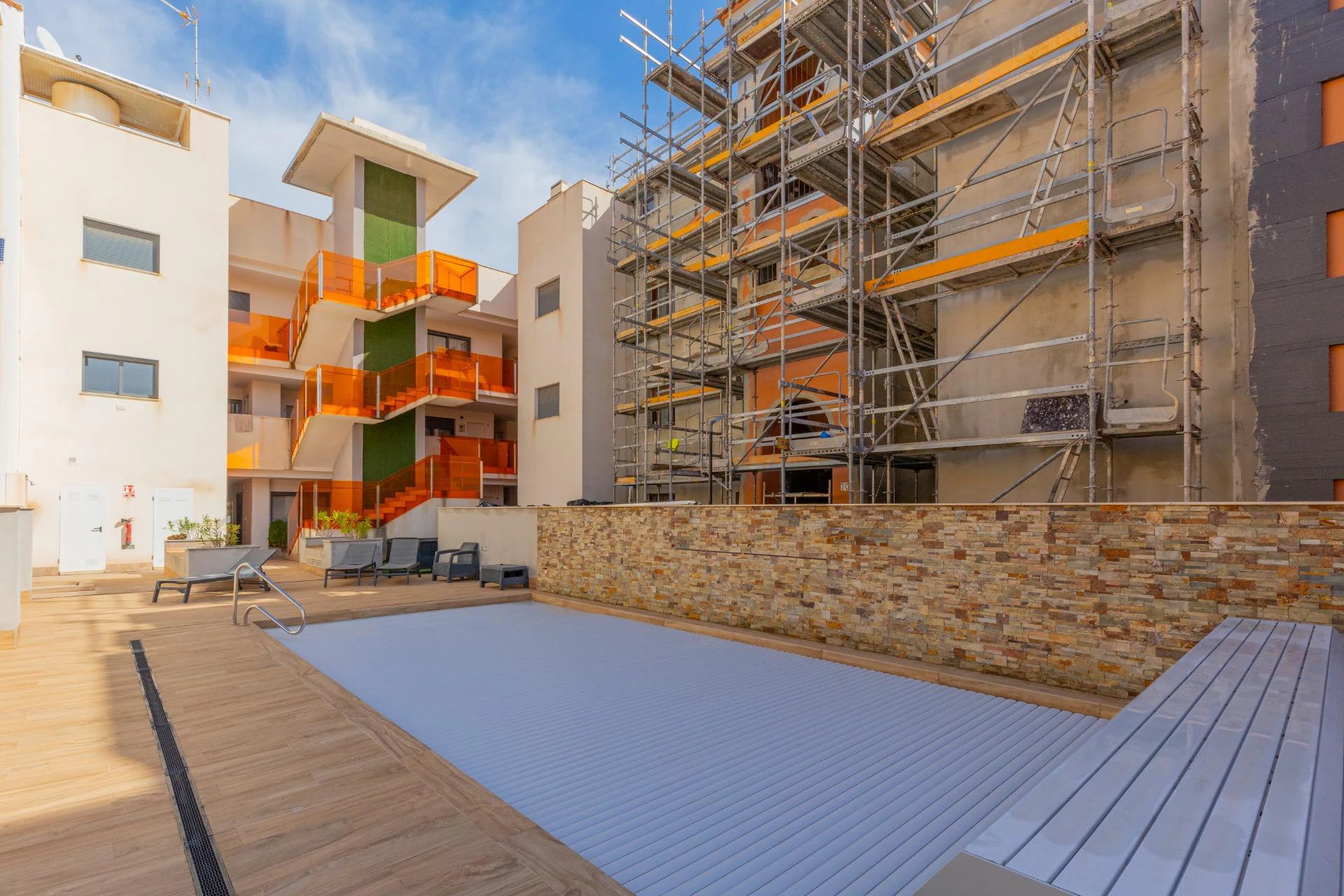 Ekskluzywny apartament w Torrevieja – 200 m od Playa de los Locos