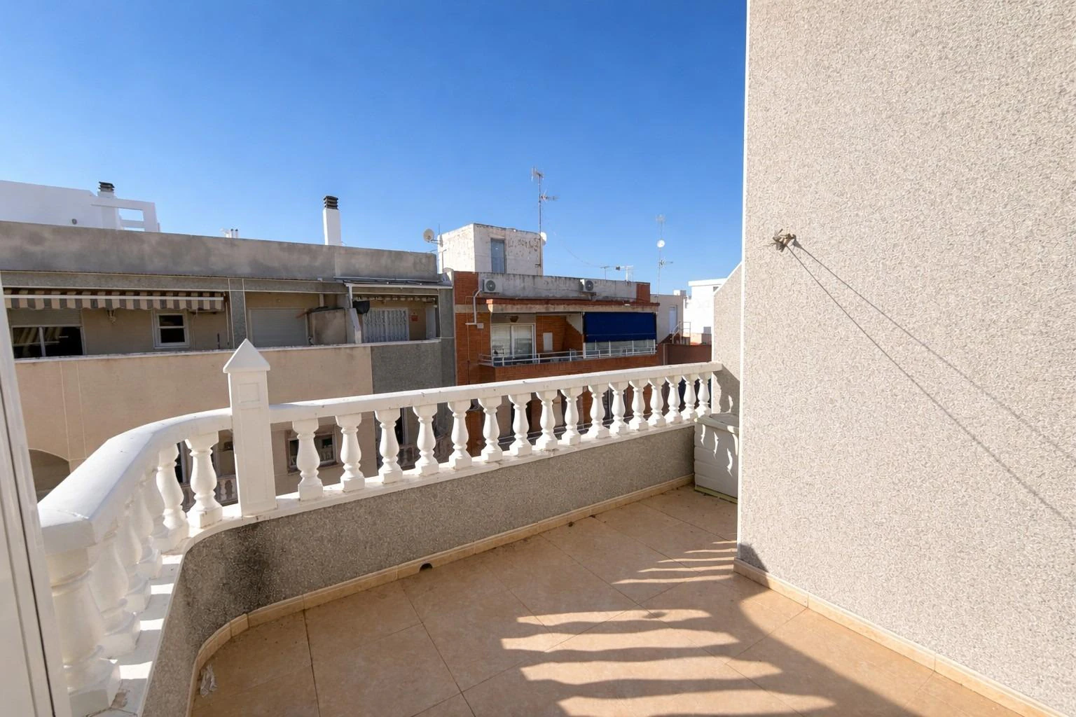 Opportunity: Penthouse with 2 bedrooms and private solarium facing south