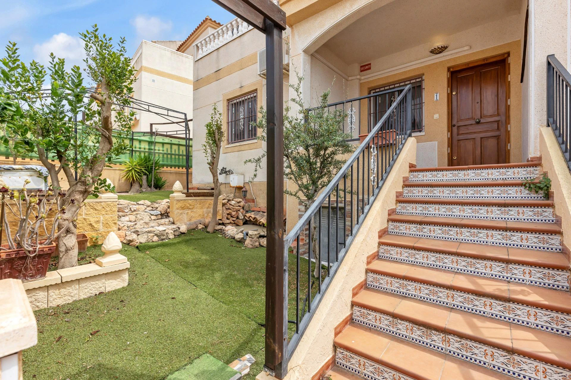 Parterowy Bungalow z Dużym Ogrodem w Orihuela Costa