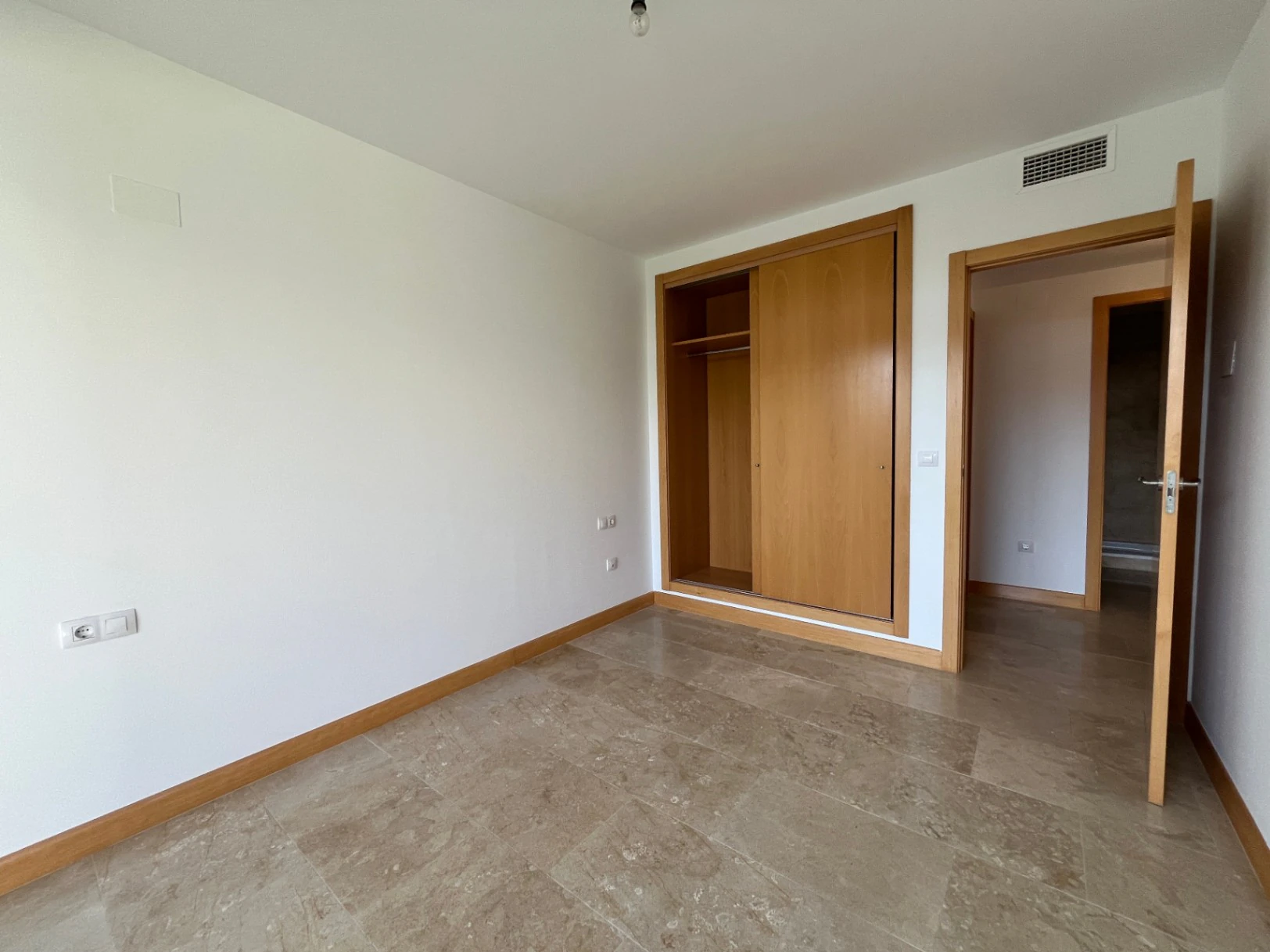 Bungalow na polu golfowym z działką 104 m