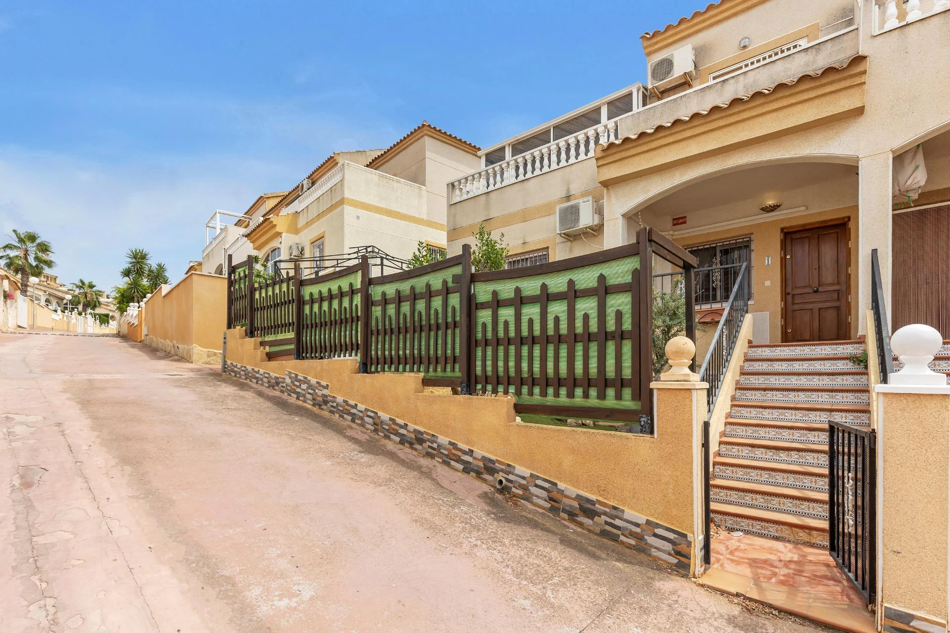 Parterowy Bungalow z Dużym Ogrodem w Orihuela Costa