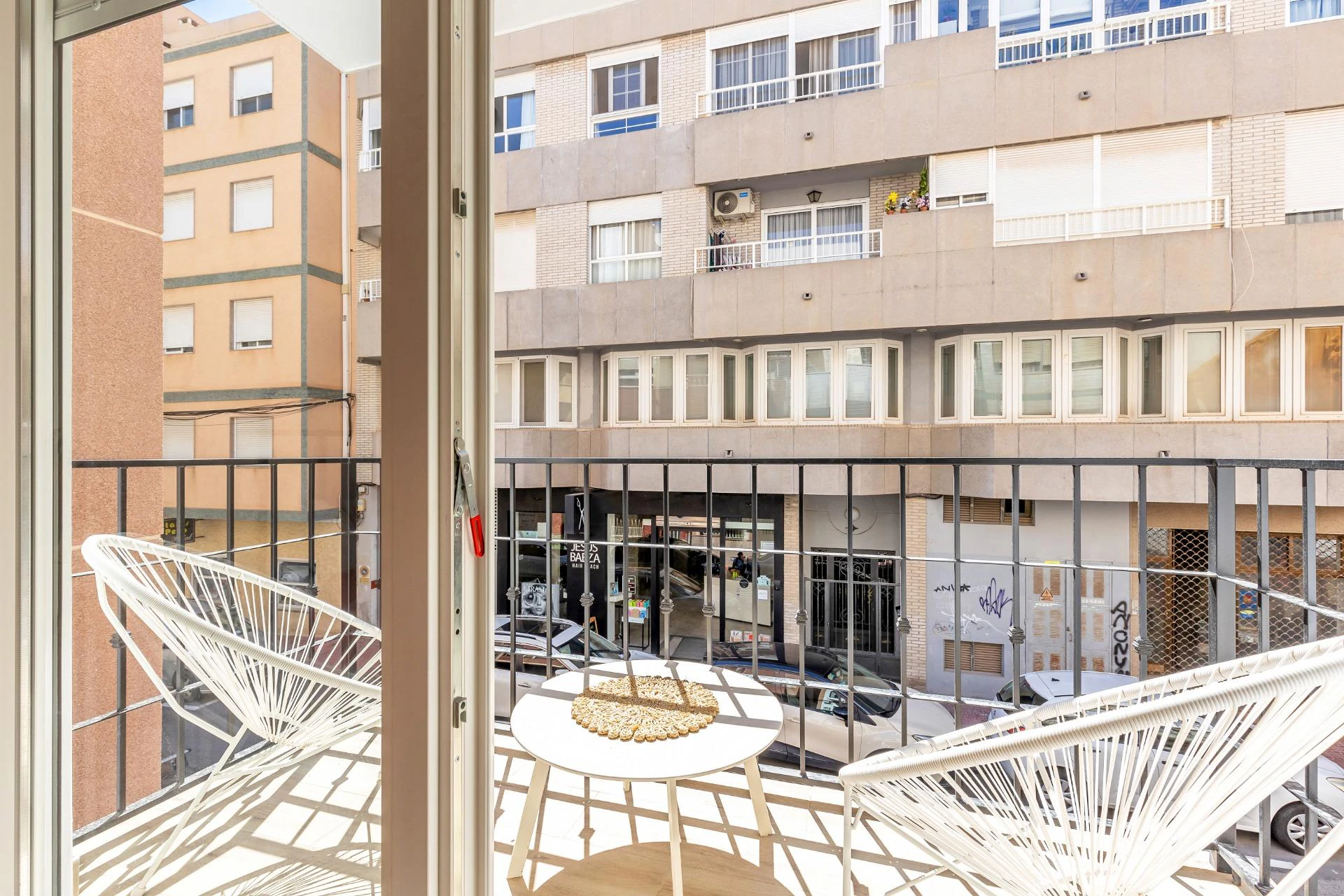Odnowiony dom w samym sercu Torrevieja, obok Plaza de la Constitución i zaledwie 650 metrów od morza