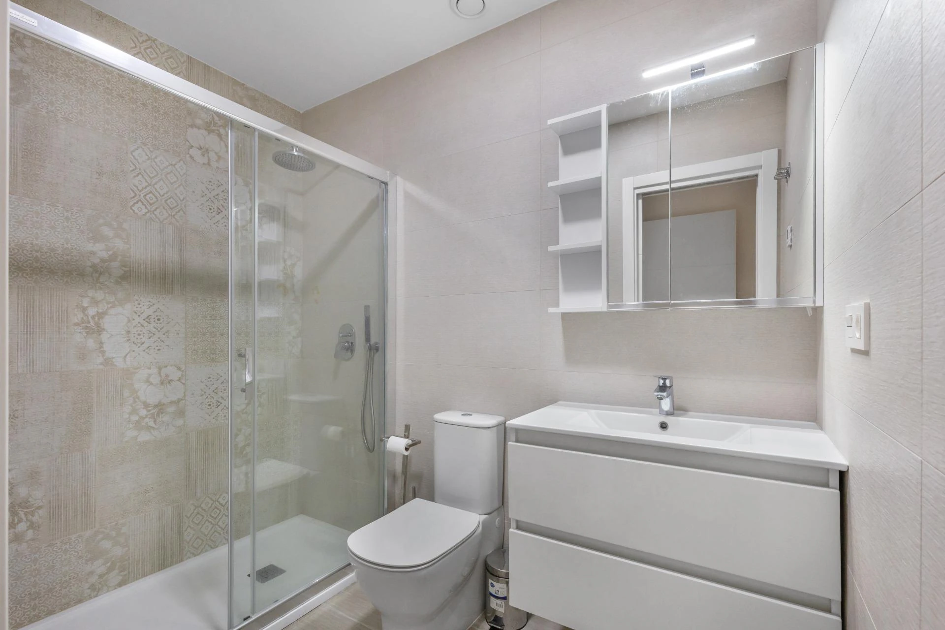 Ekskluzywny apartament w Torrevieja – 200 m od Playa de los Locos