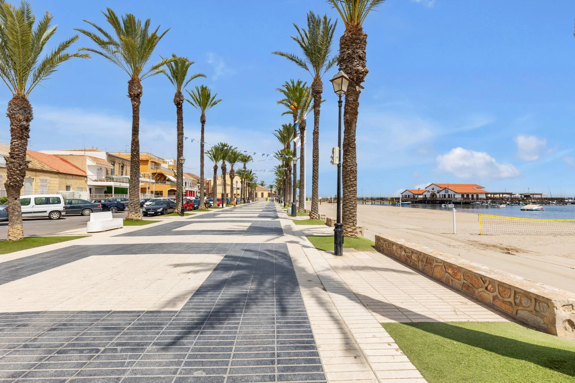 Duży dom szeregowy 200 m od plaży w Los Alcázares (Murcia) z 4 sypialniami + 2 łazienkami