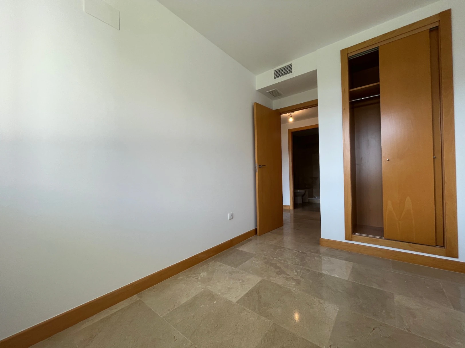 Bungalow na polu golfowym z działką 104 m