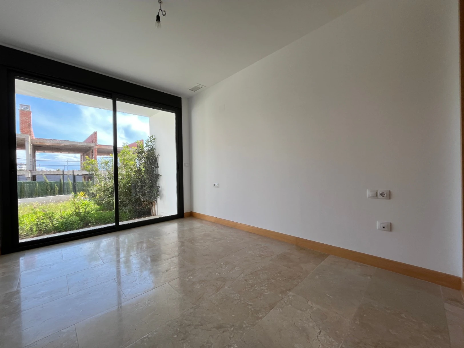 Bungalow na polu golfowym z działką 104 m