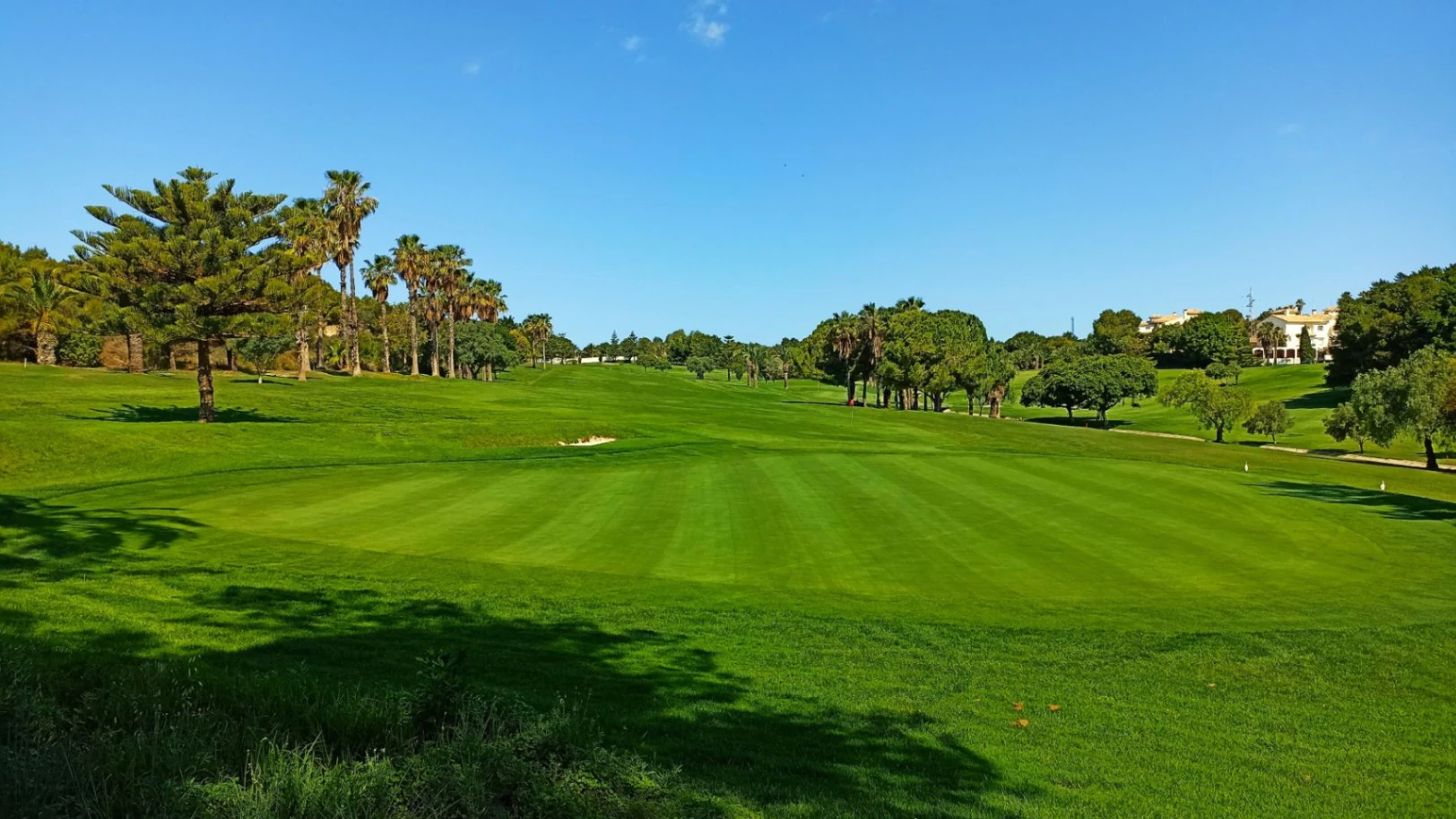 Bungalow na polu golfowym z działką 104 m