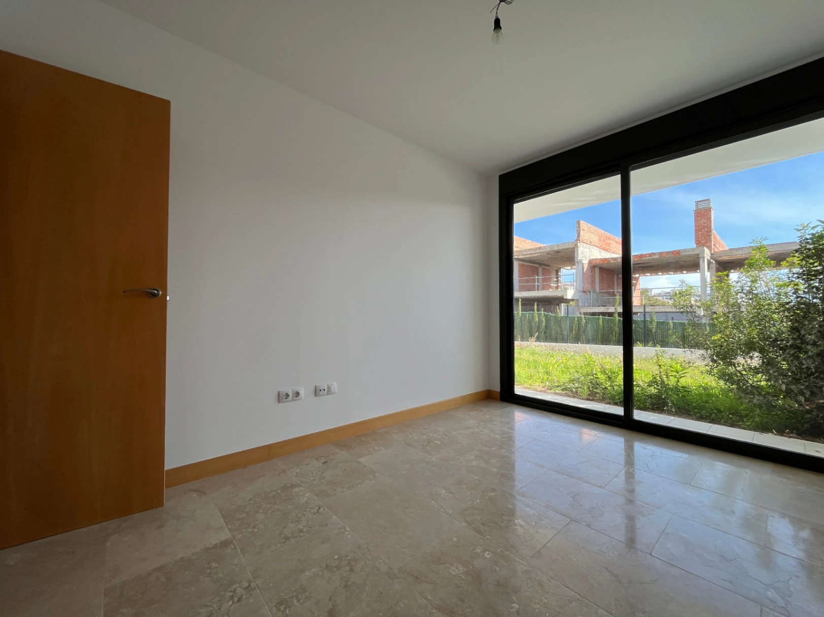 Bungalow na polu golfowym z działką 104 m