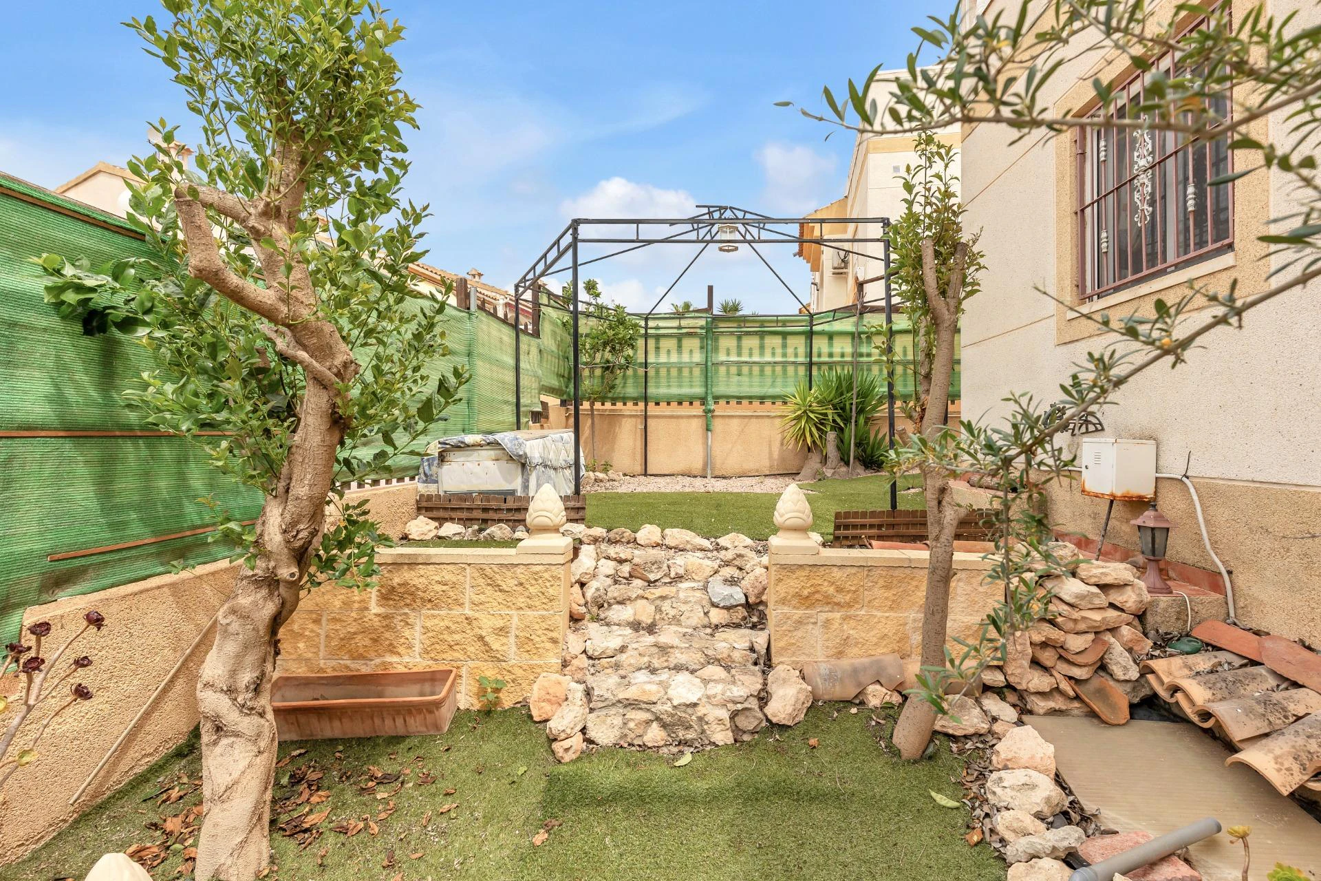 Parterowy Bungalow z Dużym Ogrodem w Orihuela Costa