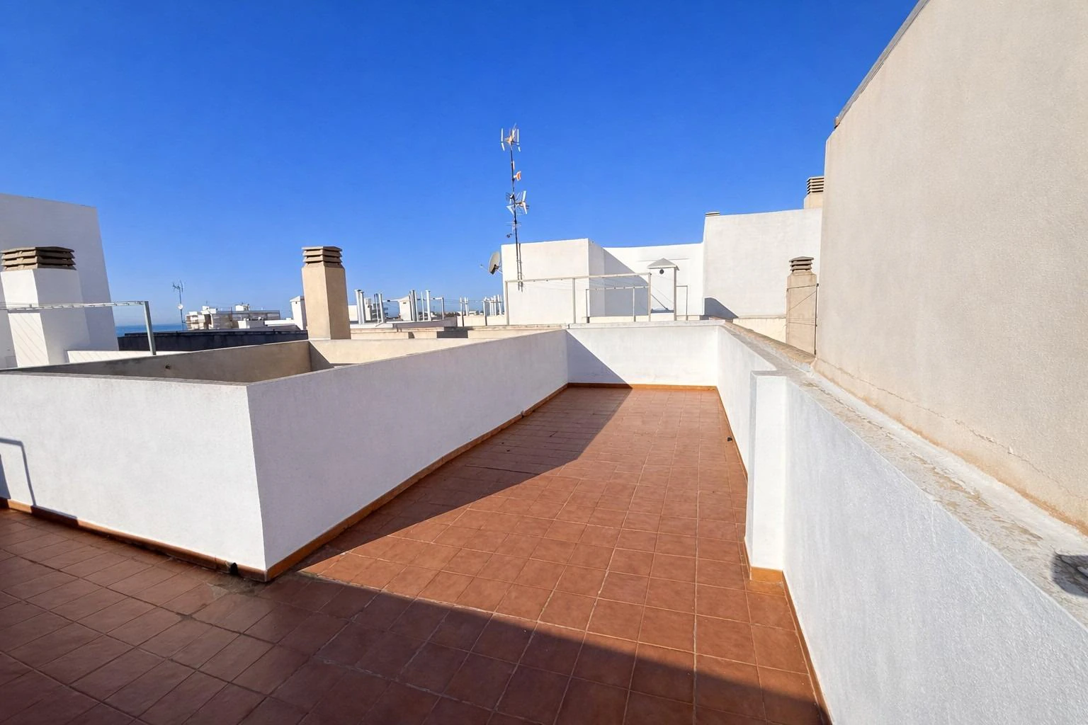 Opportunity: Penthouse with 2 bedrooms and private solarium facing south