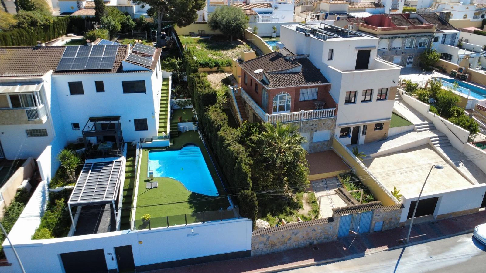 Dom bliźniak z dużą działką i pięknymi widokami w Torrevieja – dzielnica Los Balcones