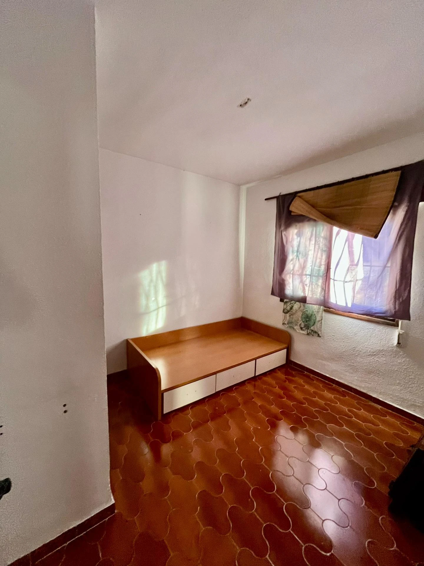 Opportunité de rénovation à Aguas Nuevas, terrain de près de 600 m2