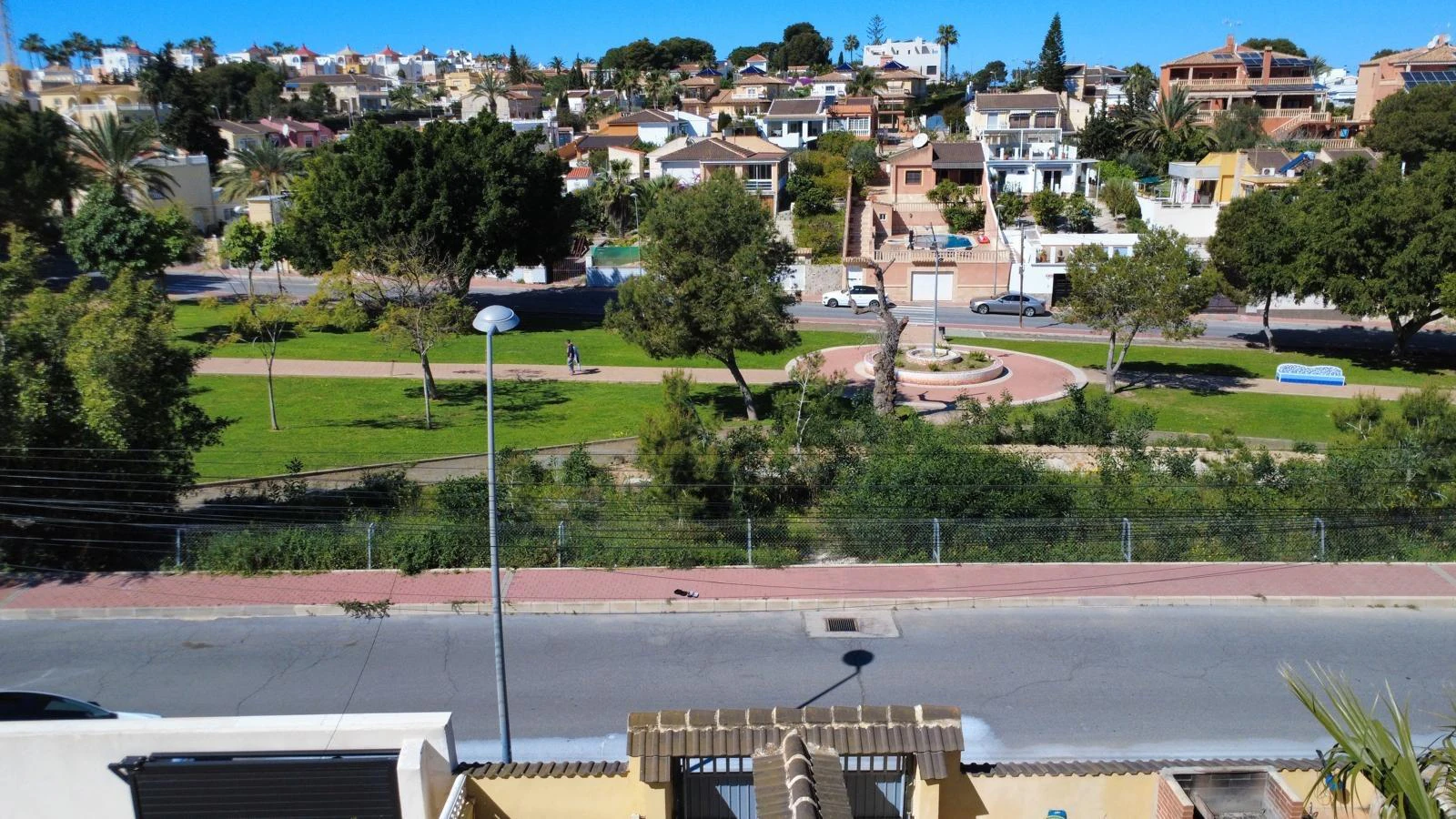 Dom bliźniak z dużą działką i pięknymi widokami w Torrevieja – dzielnica Los Balcones