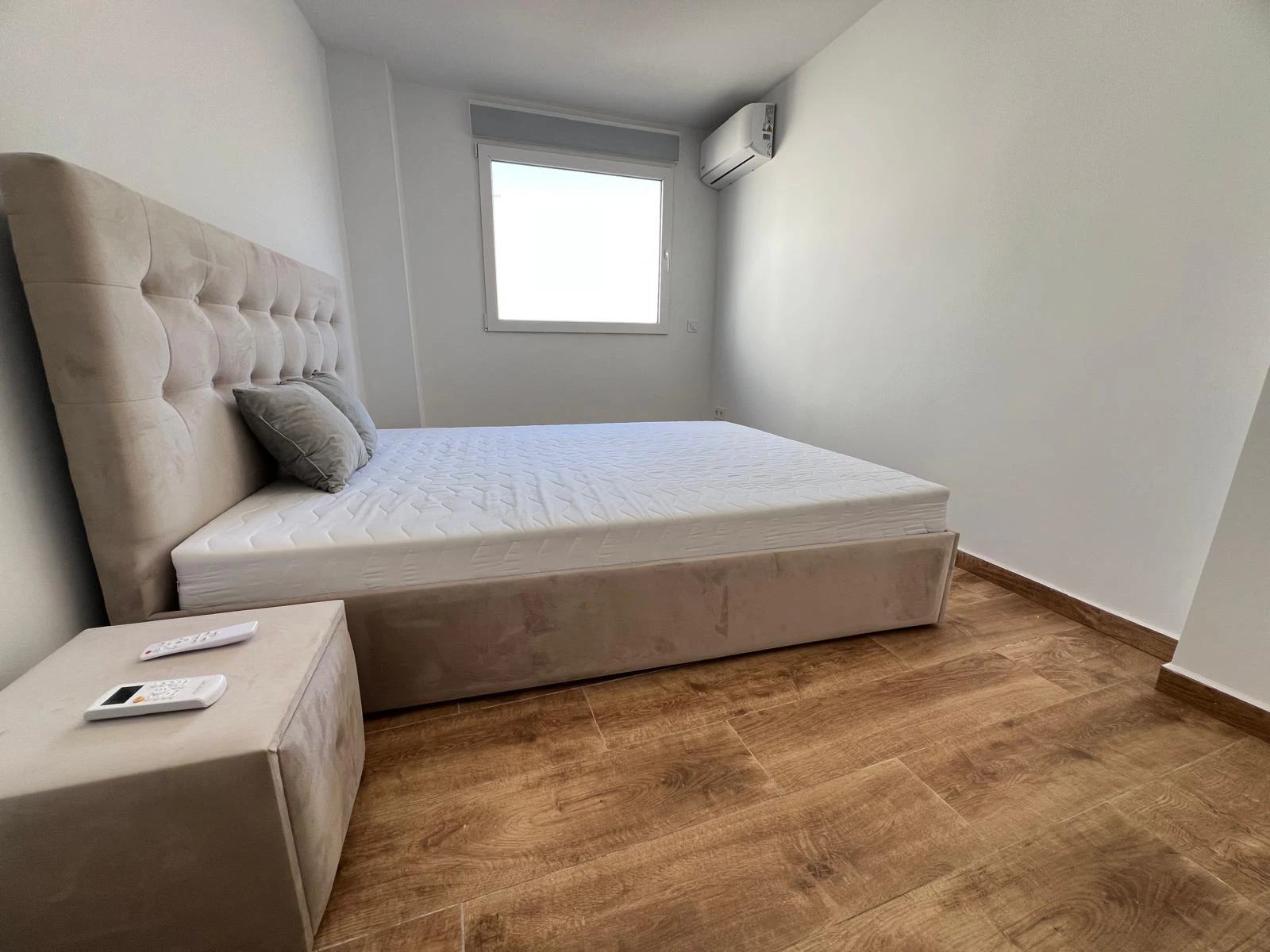 Nowoczesny apartament z 3 sypialniami zaledwie 300m od plaży w Torrevieja, Alicante, Hiszpania
