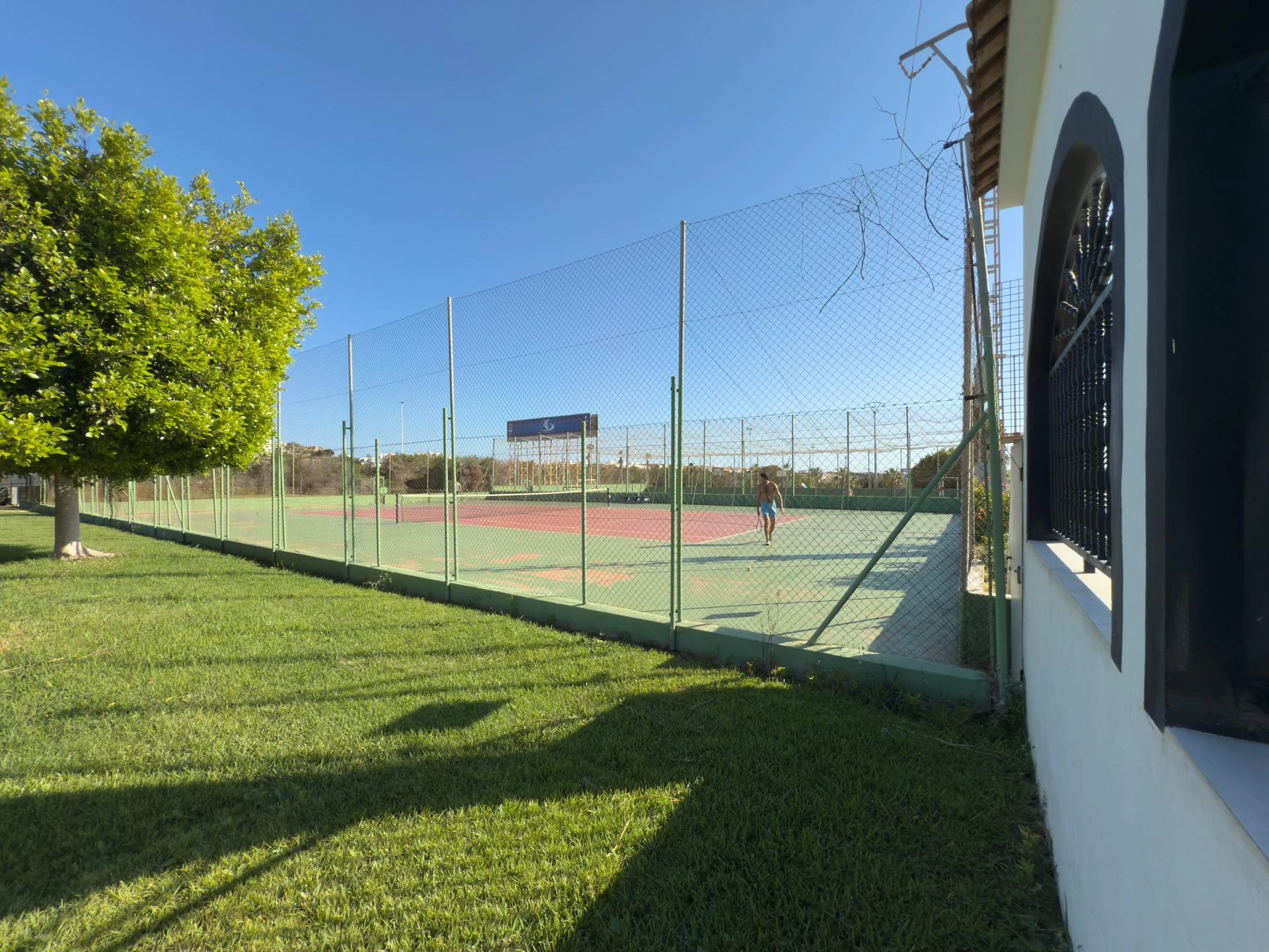Bungalow Opportunity in Parque de las Naciones