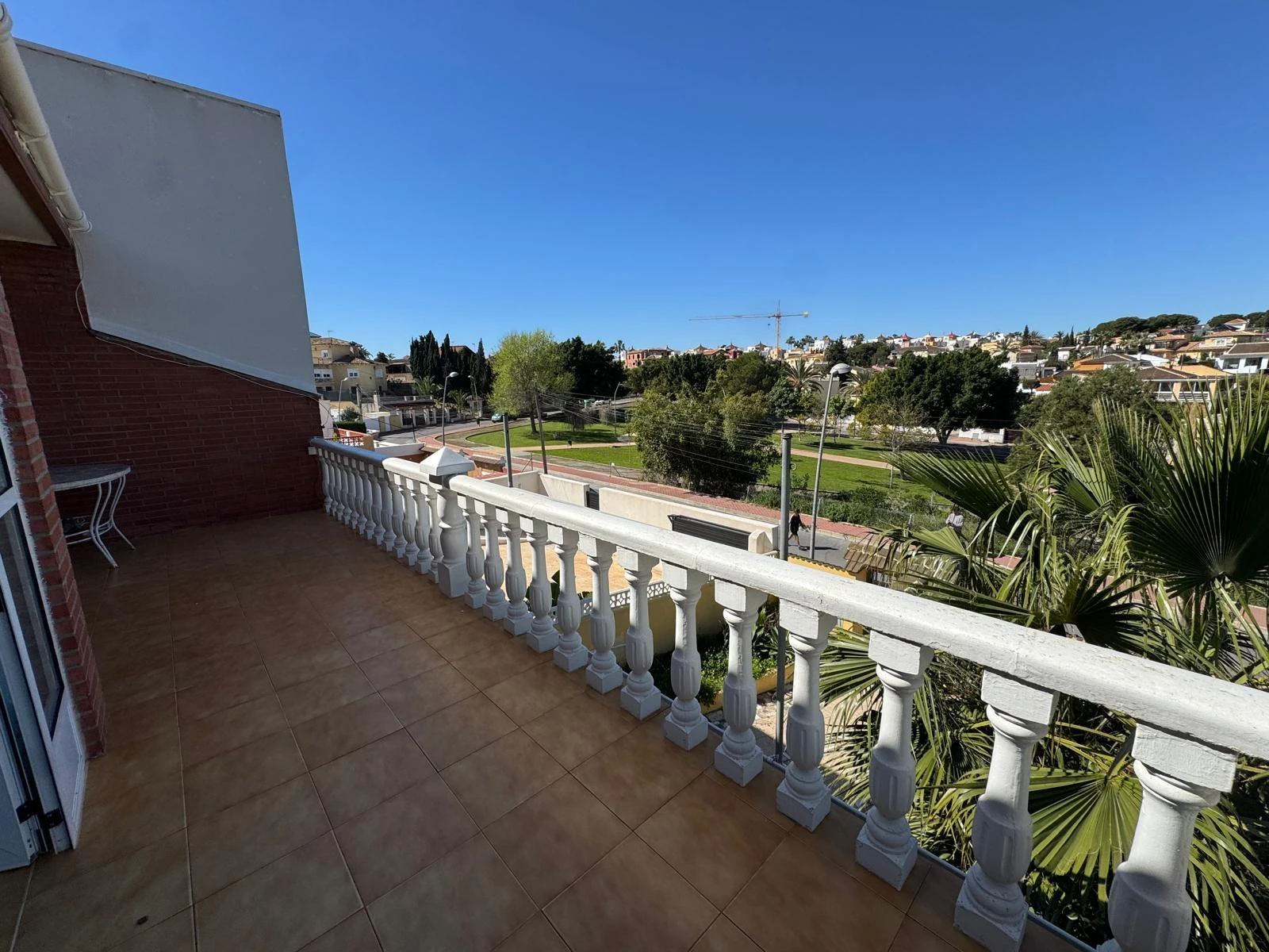 Dom bliźniak z dużą działką i pięknymi widokami w Torrevieja – dzielnica Los Balcones