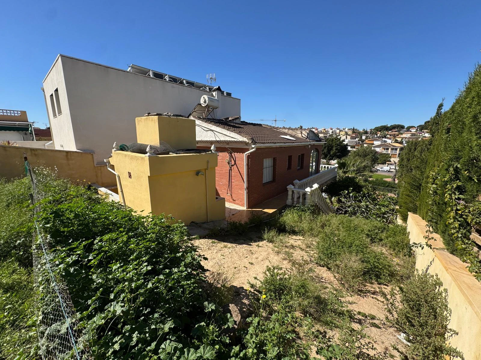 Dom bliźniak z dużą działką i pięknymi widokami w Torrevieja – dzielnica Los Balcones
