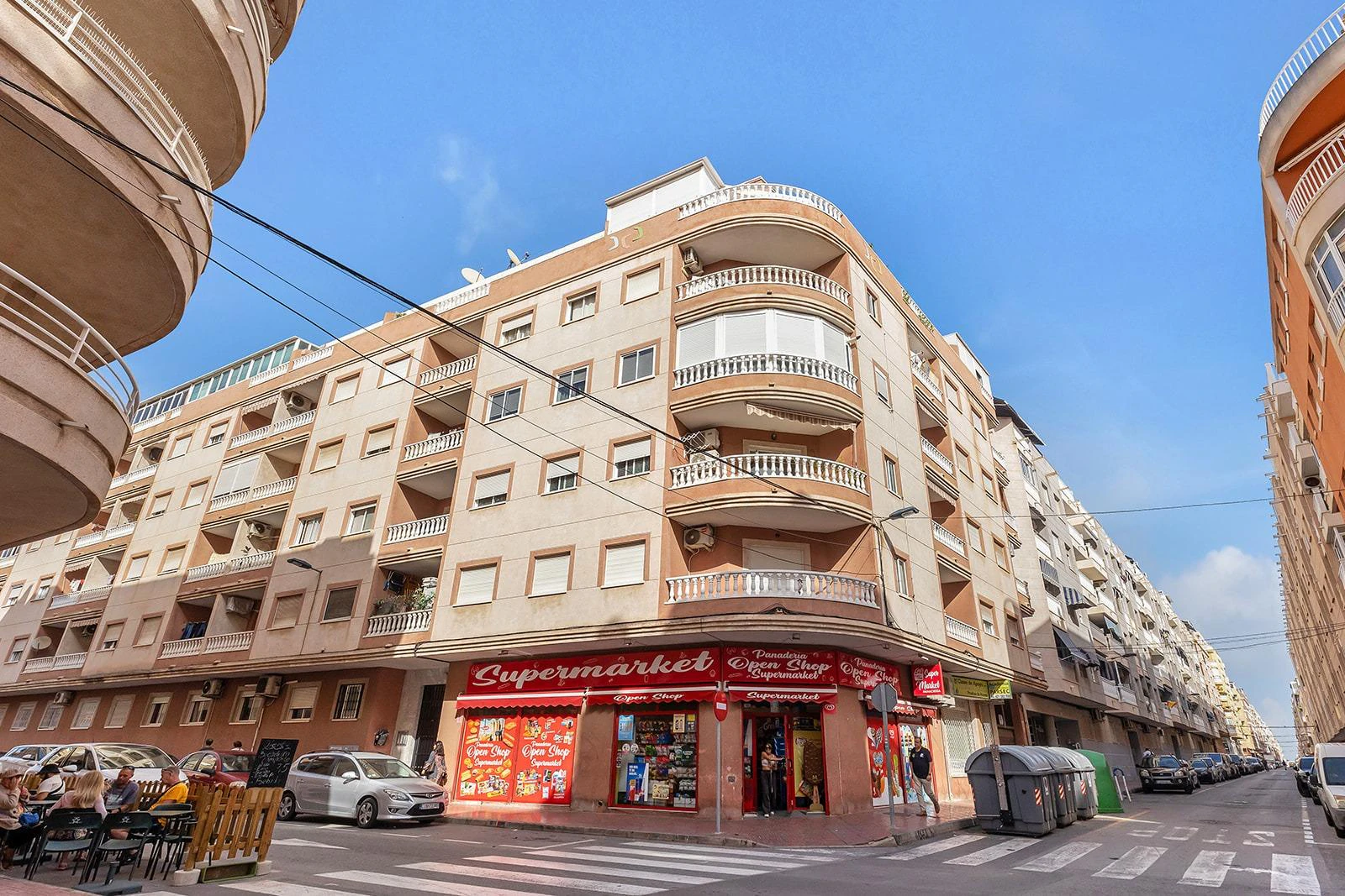 SOUTH Opportunity with 3 bedrooms and 2 bathrooms