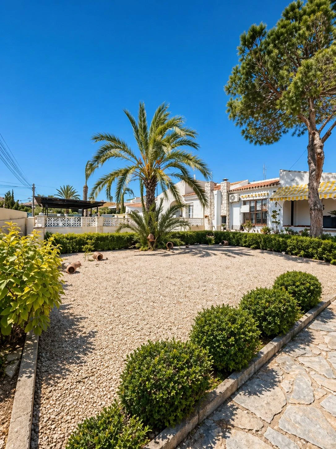 Opportunité de rénovation à Aguas Nuevas, terrain de près de 600 m2