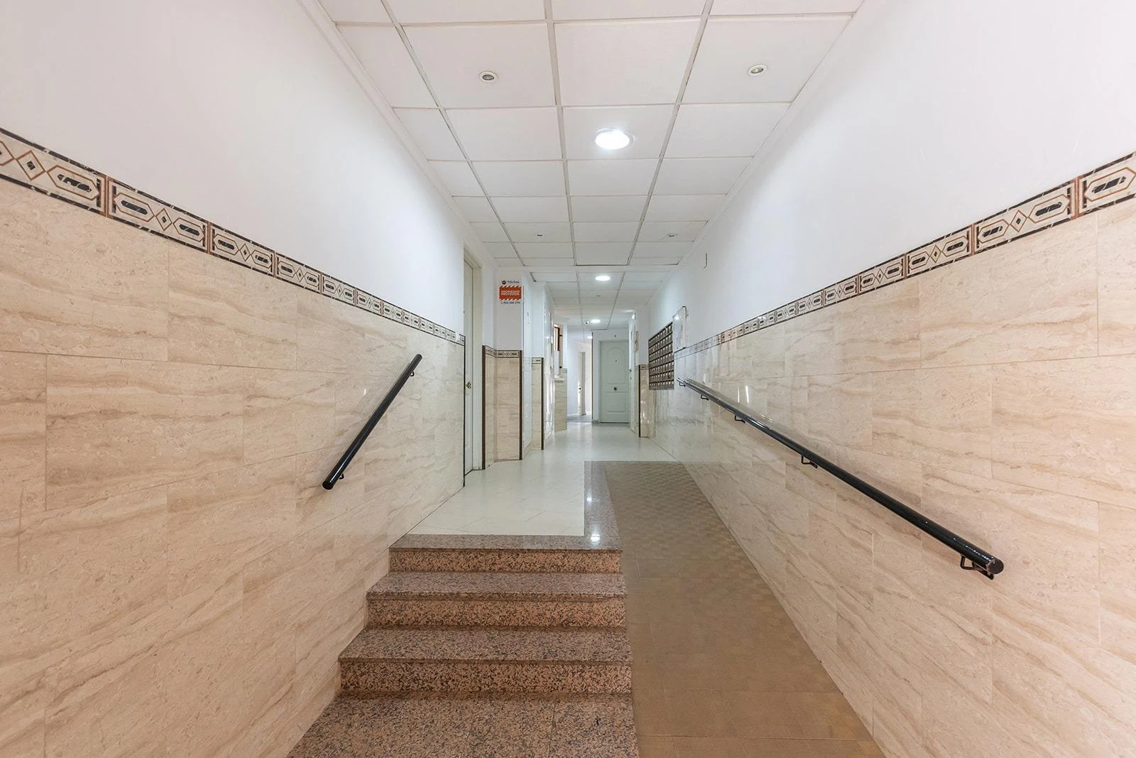 Opportunity next to Los Locos beach, 2 bedrooms, pool and garage