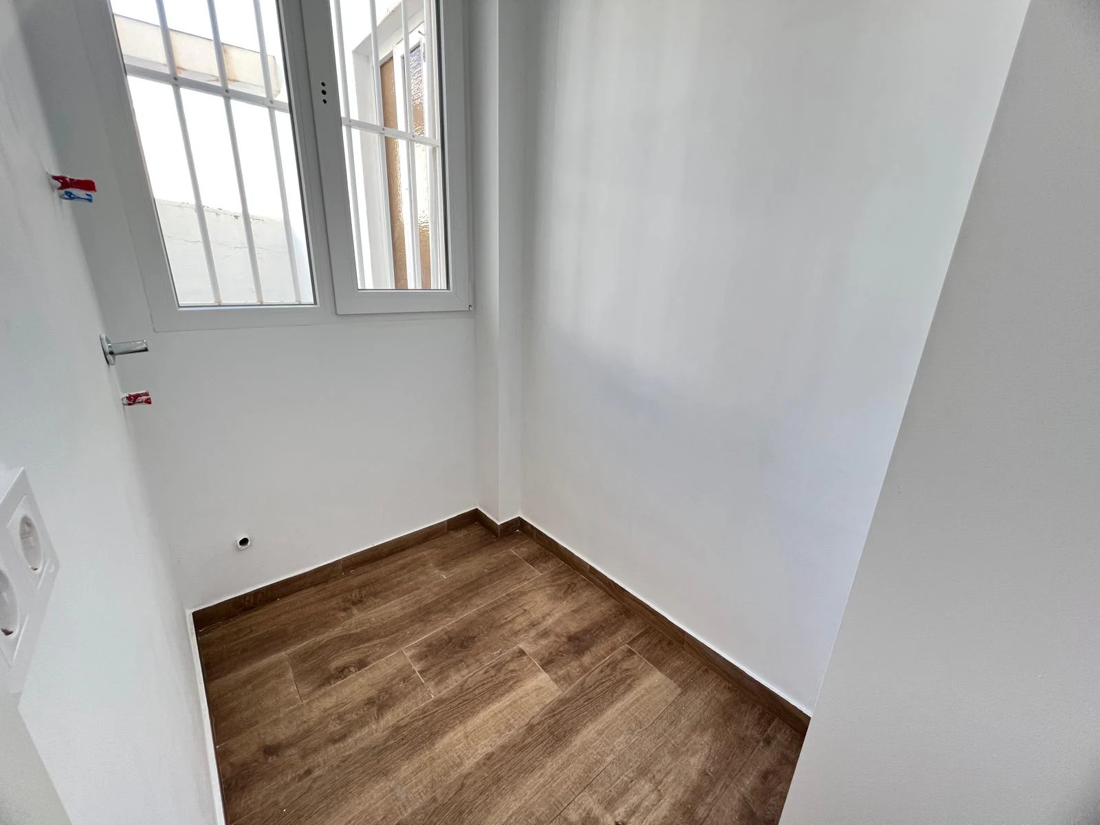 Nowoczesny apartament z 3 sypialniami zaledwie 300m od plaży w Torrevieja, Alicante, Hiszpania