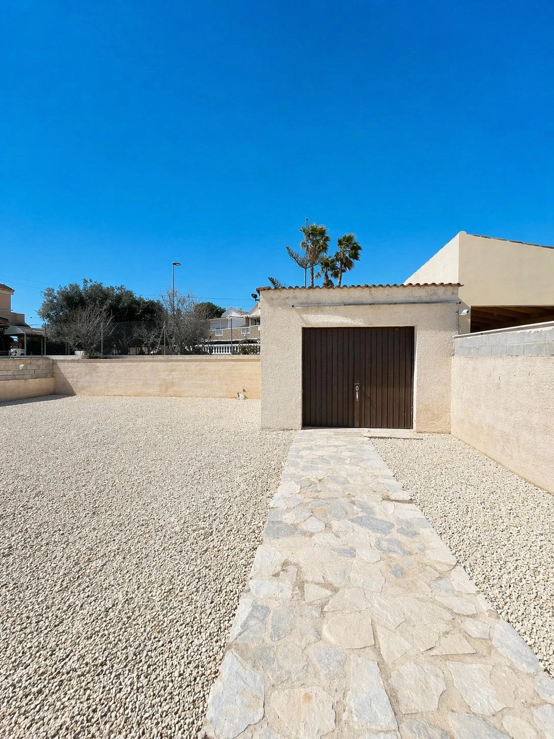 Opportunité de rénovation à Aguas Nuevas, terrain de près de 600 m2