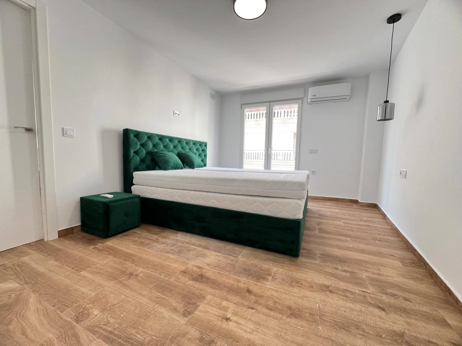 Nowoczesny apartament z 3 sypialniami zaledwie 300m od plaży w Torrevieja, Alicante, Hiszpania