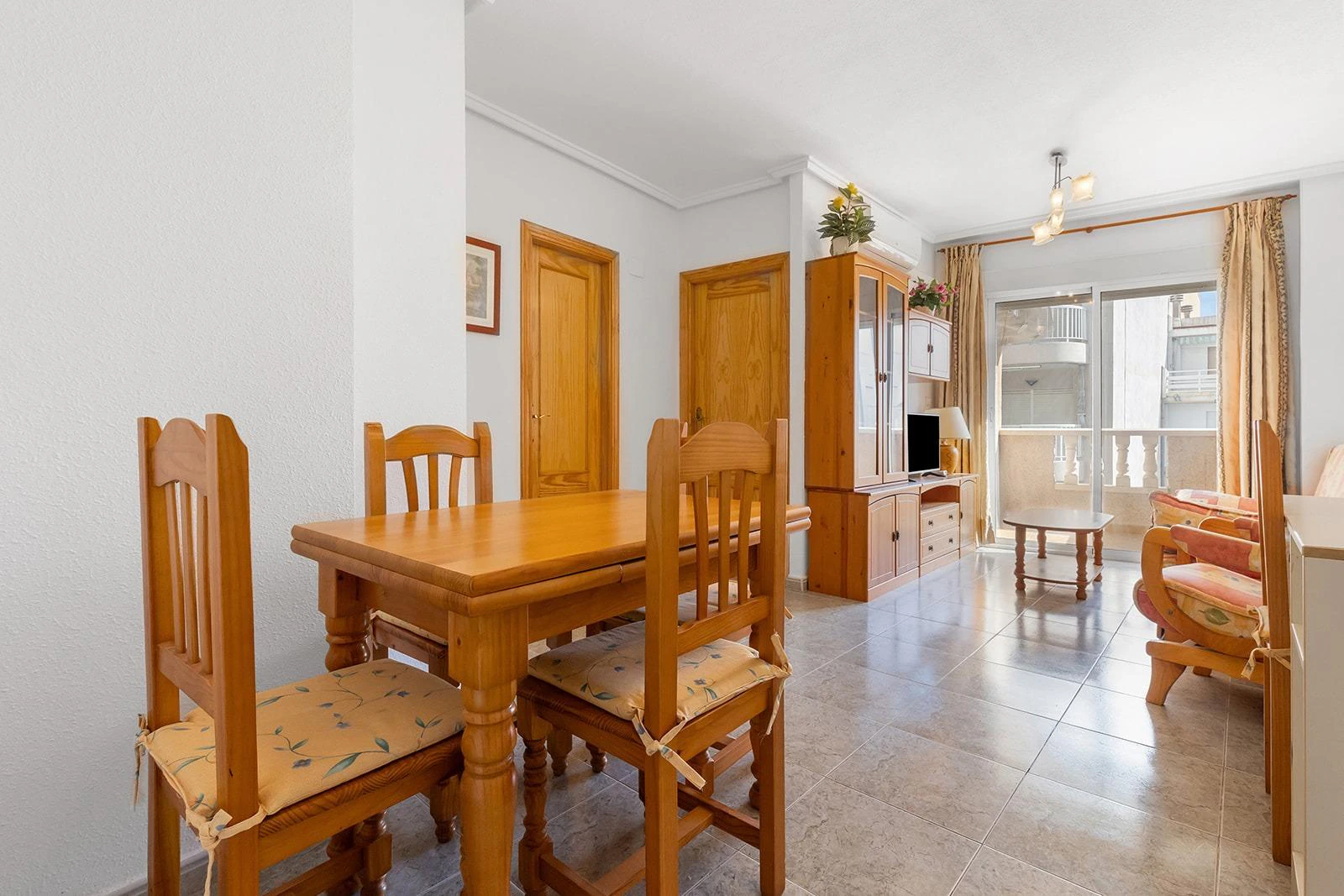 Opportunity next to Los Locos beach, 2 bedrooms, pool and garage