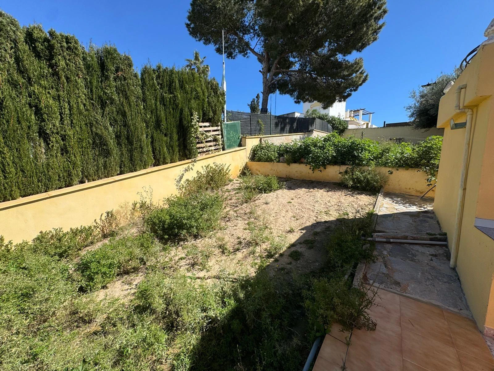 Dom bliźniak z dużą działką i pięknymi widokami w Torrevieja – dzielnica Los Balcones