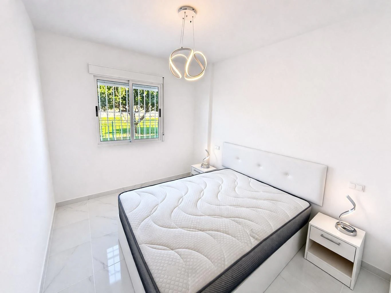 Opportunity to buy a renovated 2-bedroom apartment with a swimming pool