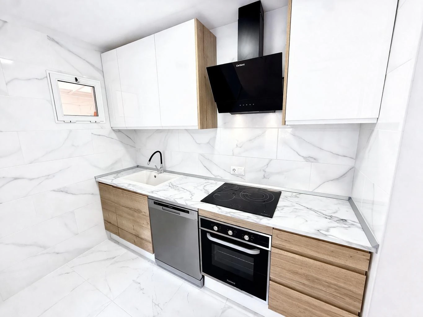 Opportunity to buy a renovated 2-bedroom apartment with a swimming pool