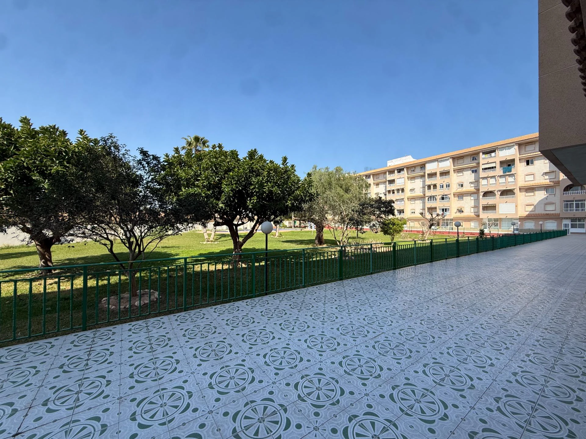 Opportunity to buy a renovated 2-bedroom apartment with a swimming pool