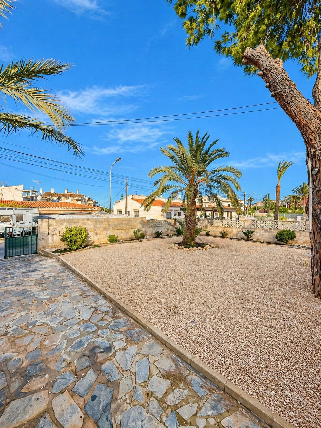 Opportunité de rénovation à Aguas Nuevas, terrain de près de 600 m2