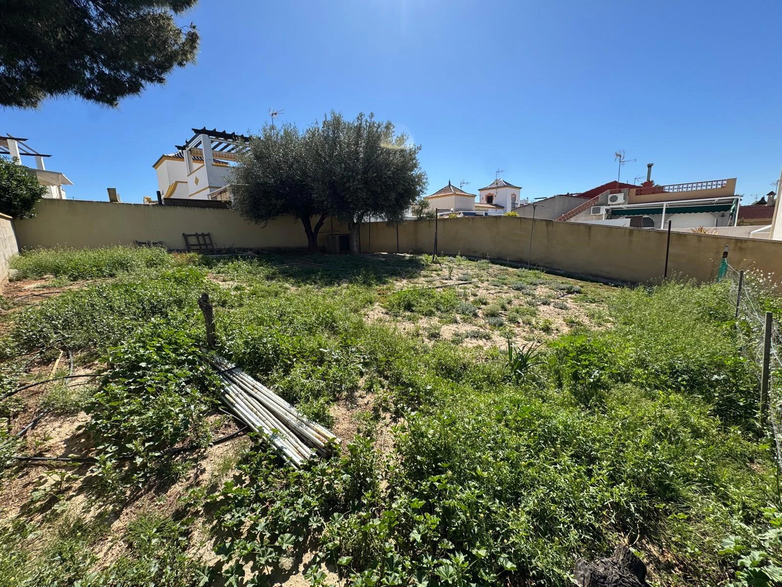 Dom bliźniak z dużą działką i pięknymi widokami w Torrevieja – dzielnica Los Balcones