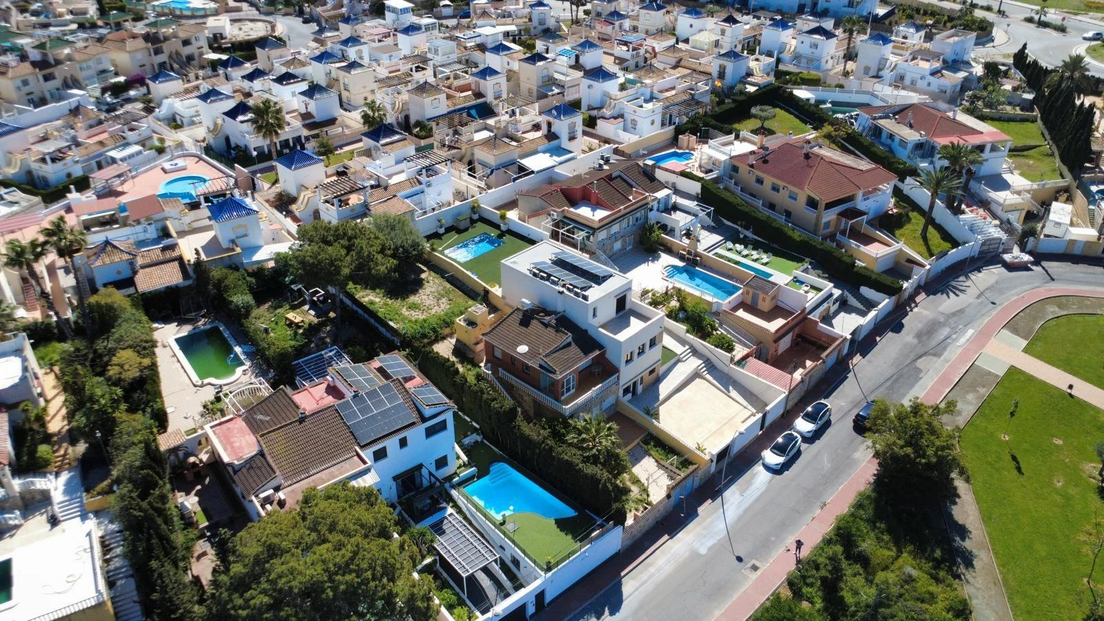 Dom bliźniak z dużą działką i pięknymi widokami w Torrevieja – dzielnica Los Balcones