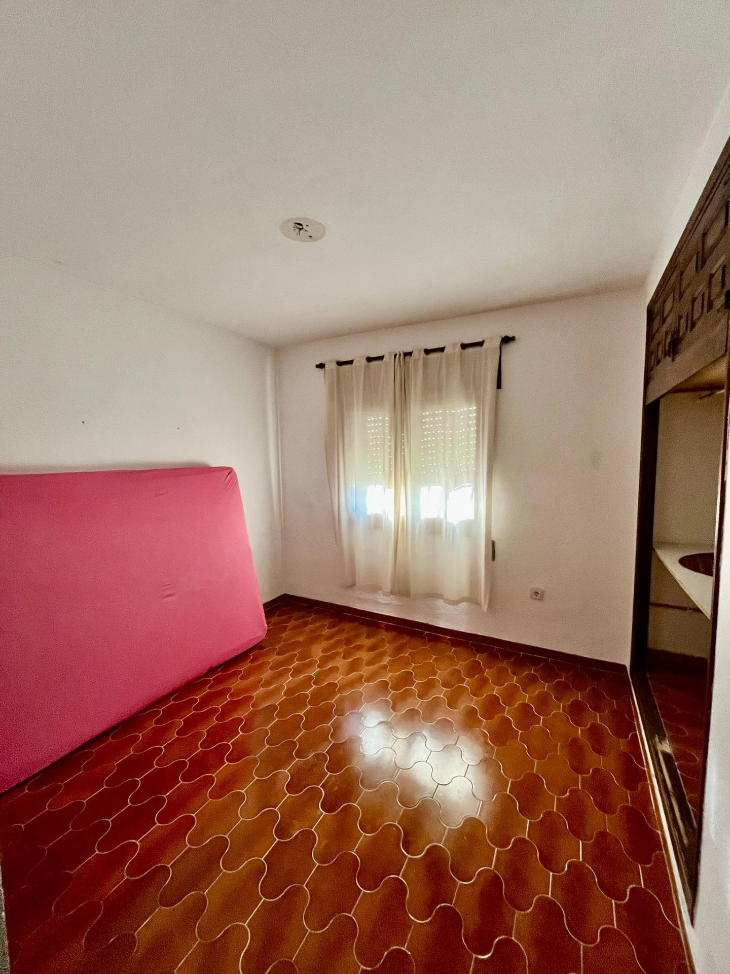 Opportunité de rénovation à Aguas Nuevas, terrain de près de 600 m2
