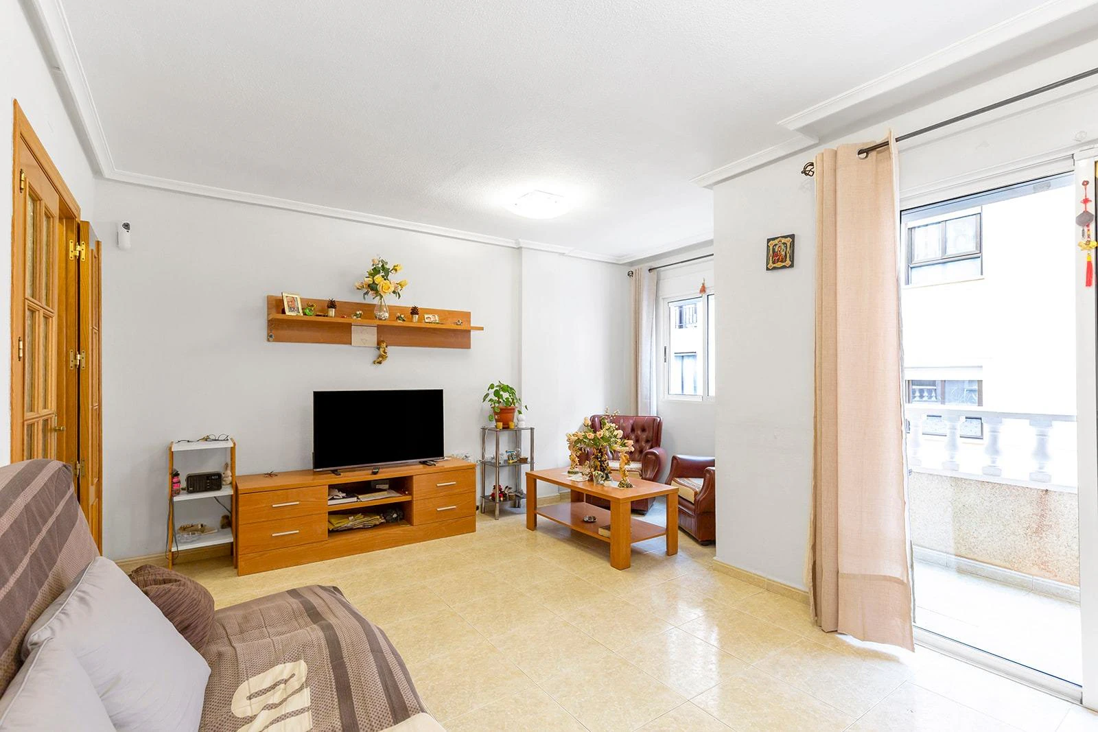 Opportunity for 2 bedrooms with 2 bathrooms