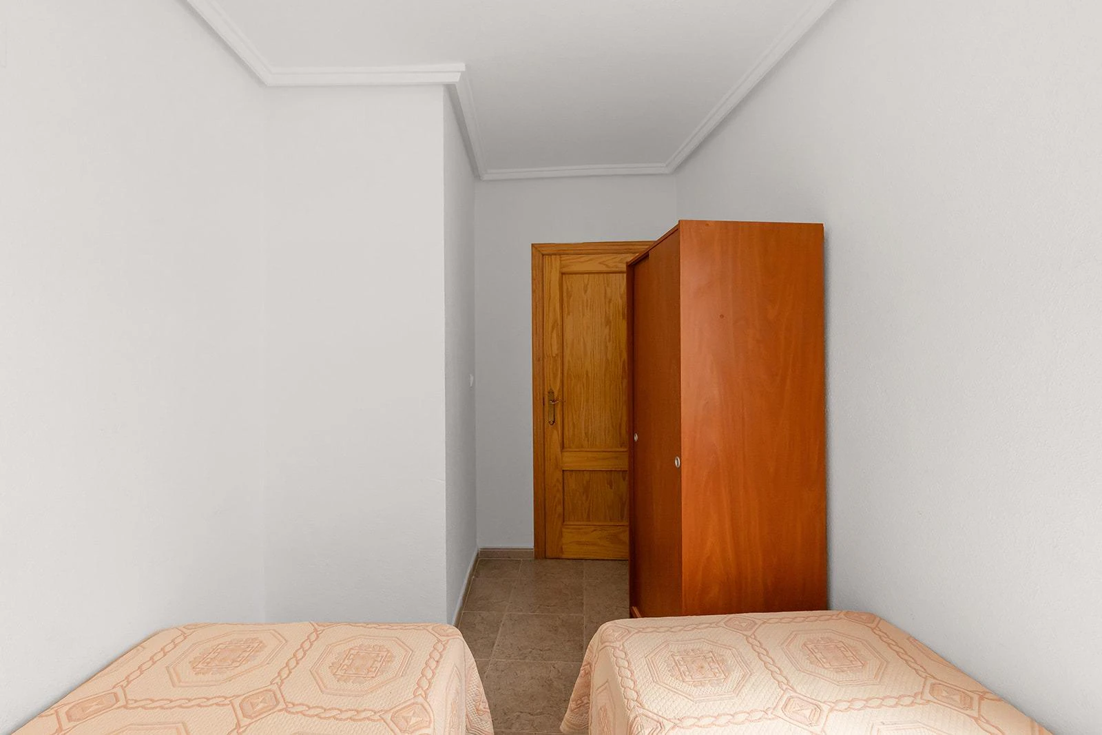 Opportunity next to Los Locos beach, 2 bedrooms, pool and garage