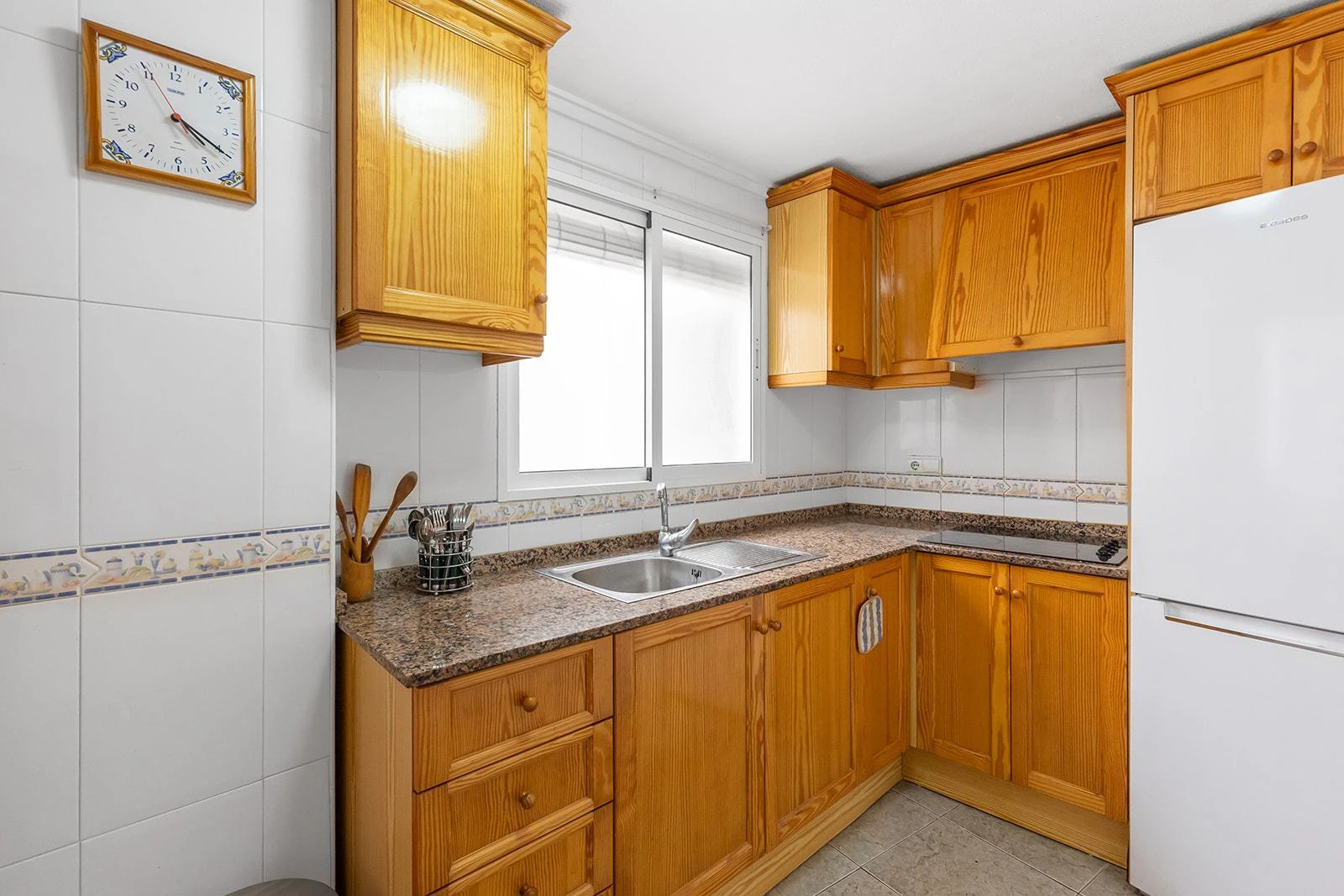Opportunity next to Los Locos beach, 2 bedrooms, pool and garage