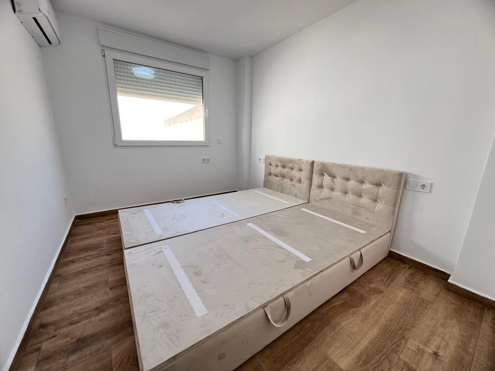 Nowoczesny apartament z 3 sypialniami zaledwie 300m od plaży w Torrevieja, Alicante, Hiszpania