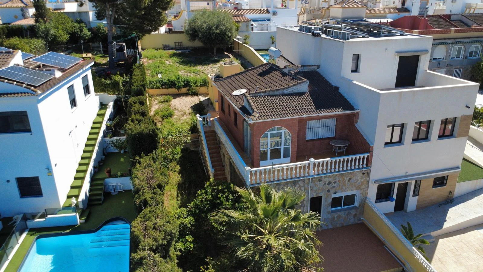 Dom bliźniak z dużą działką i pięknymi widokami w Torrevieja – dzielnica Los Balcones